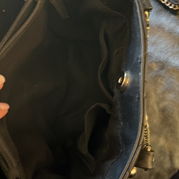 Guess purse with matching wallet. - Picture 4 of 10